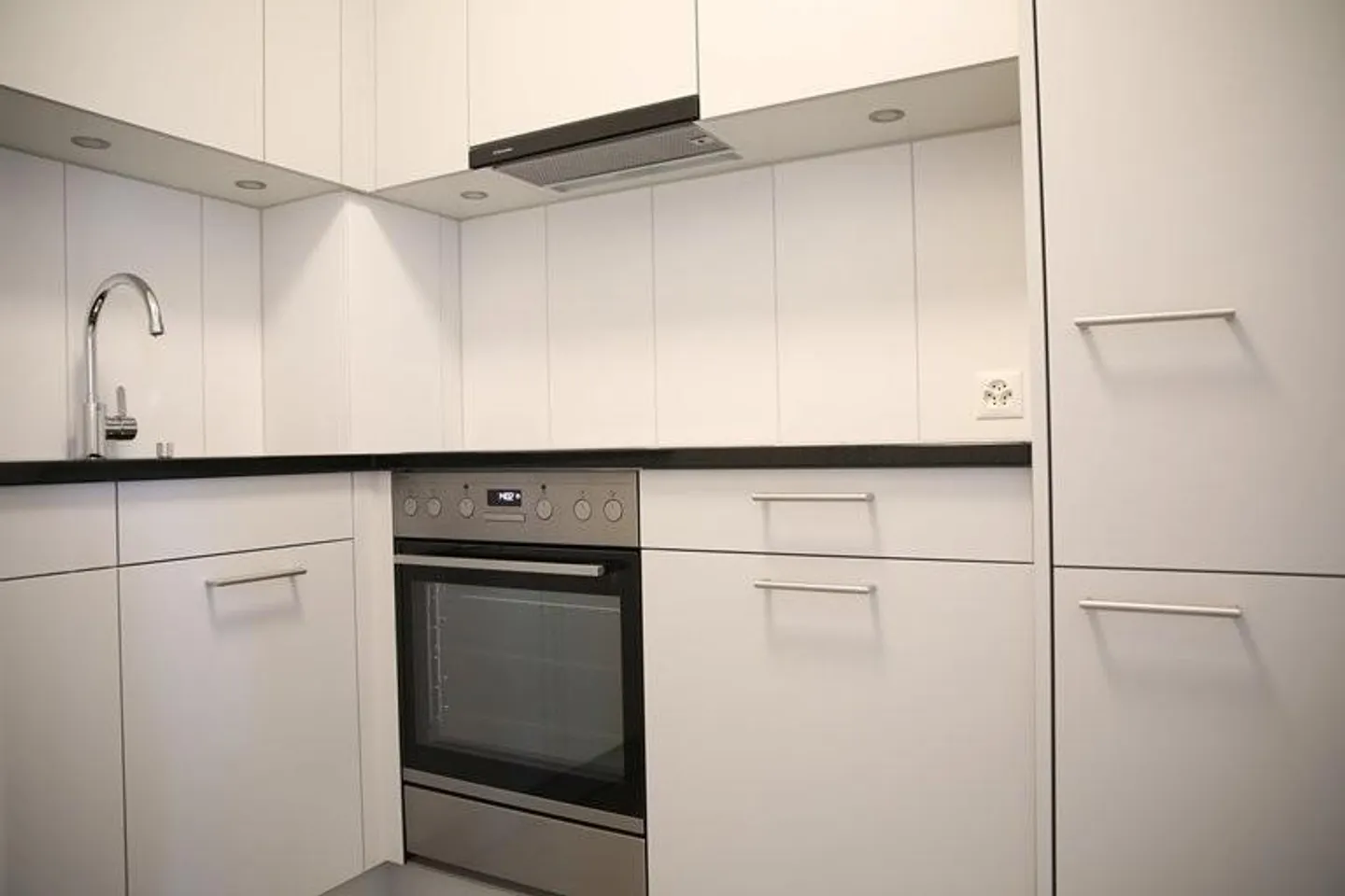 Votre nouveau chez-vous avec cuisine et salle de bain rénovées - Photo 2 sur 4