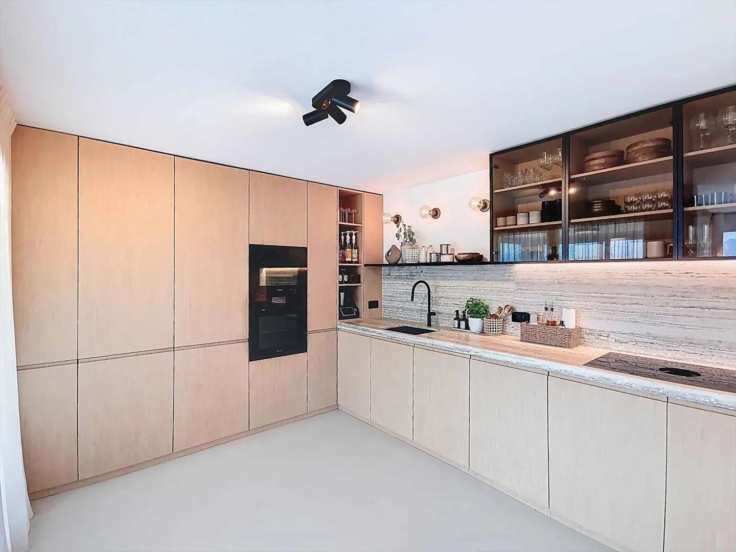 Zeitgenössische Villa mit atemberaubender Aussicht - Foto 4 von 10