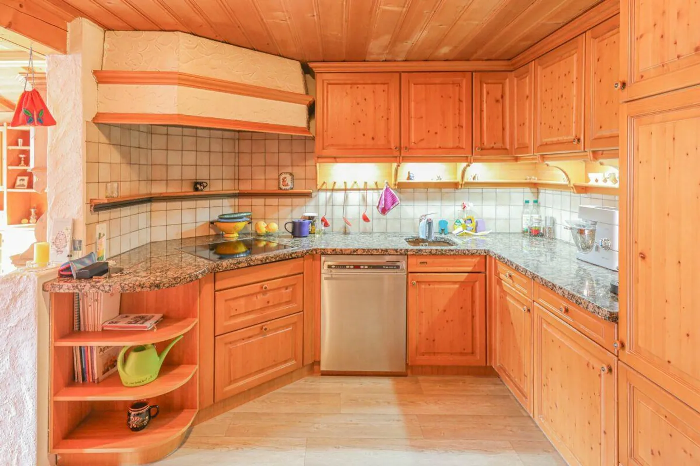 Chalet accogliente in una posizione soleggiata con garage e bella vista - Foto 6 di 7