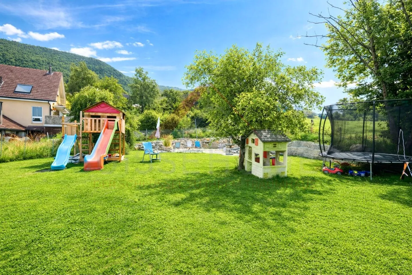 Geräumiges Zweigenerationenhaus - Foto 1 von 19