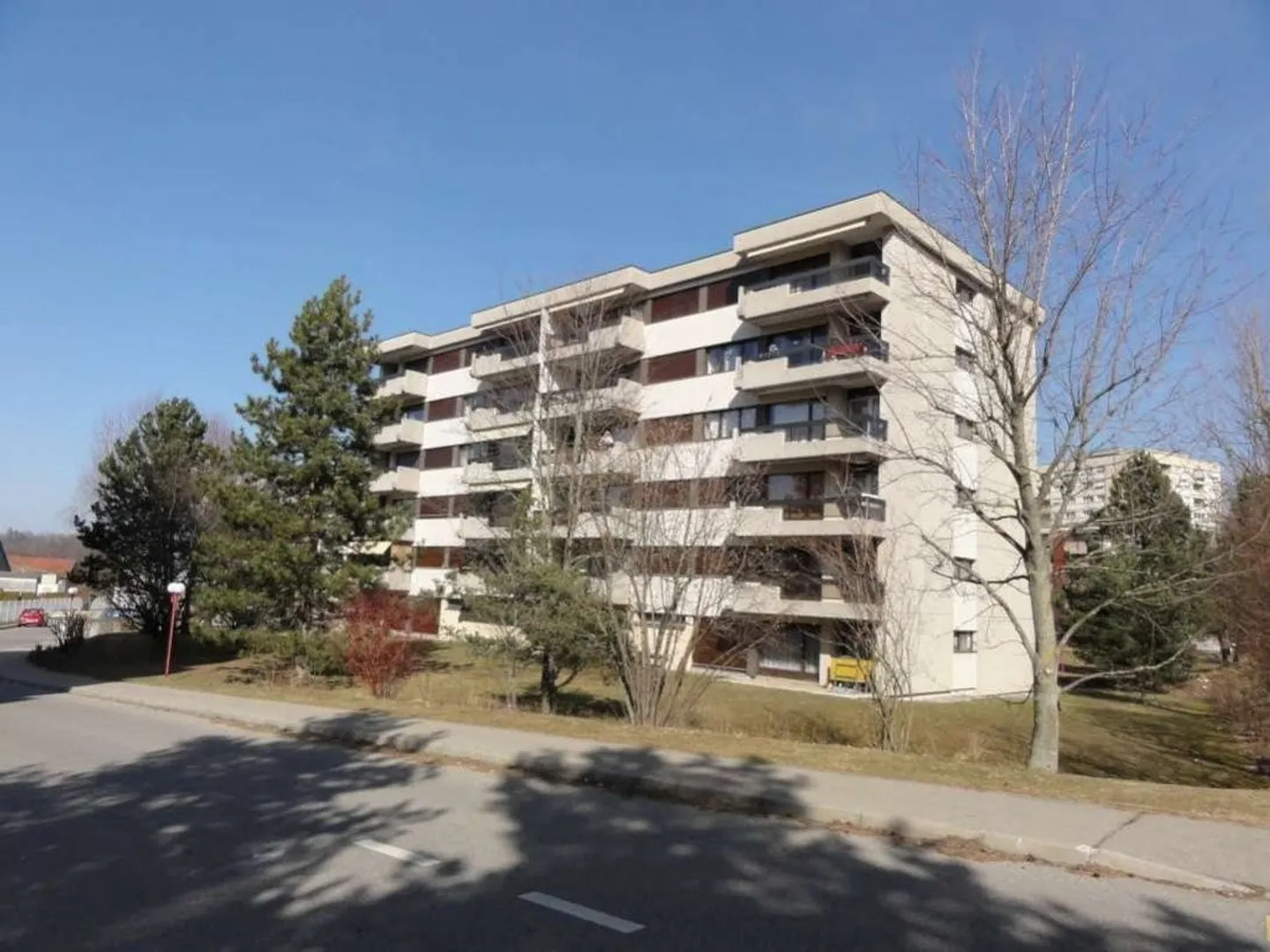 Place de parking au sous-sol pour plusieurs véhicules - Photo 1 sur 1