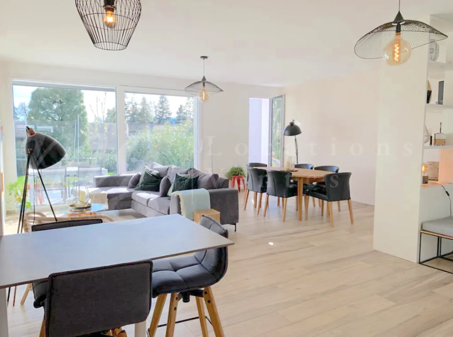 SUPERB MODERN HOUSE WITH 6 ROOMS AND SOUTH GARDEN - Photo 3 of 13