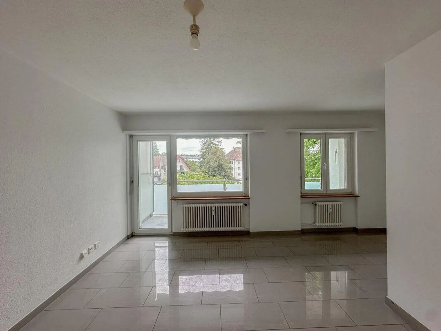 Appartement central 1 pièce avec balcon - Photo 1 sur 8