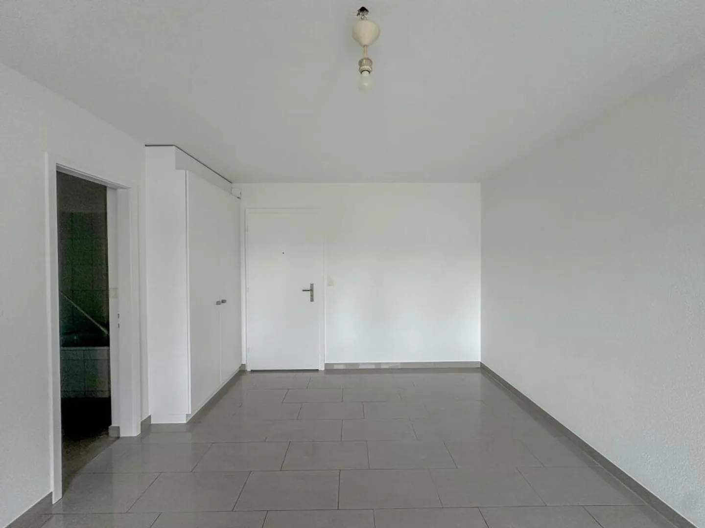 Appartement central 1 pièce avec balcon - Photo 3 sur 8