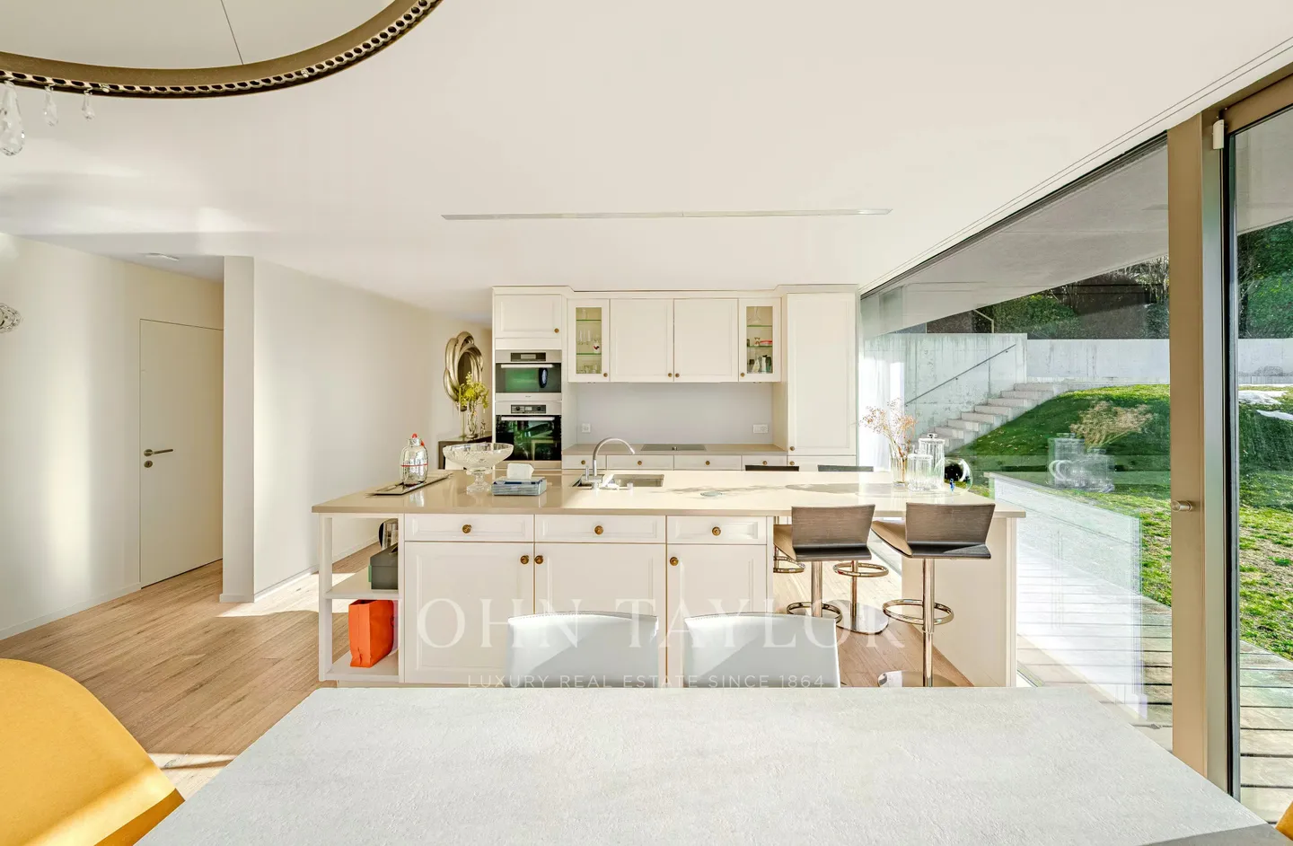 EXKLUSIVITÄT! Ausgezeichnetes 4.5-Zimmer-Contemporary mit Panoramablick auf den See - Foto 2 di 6