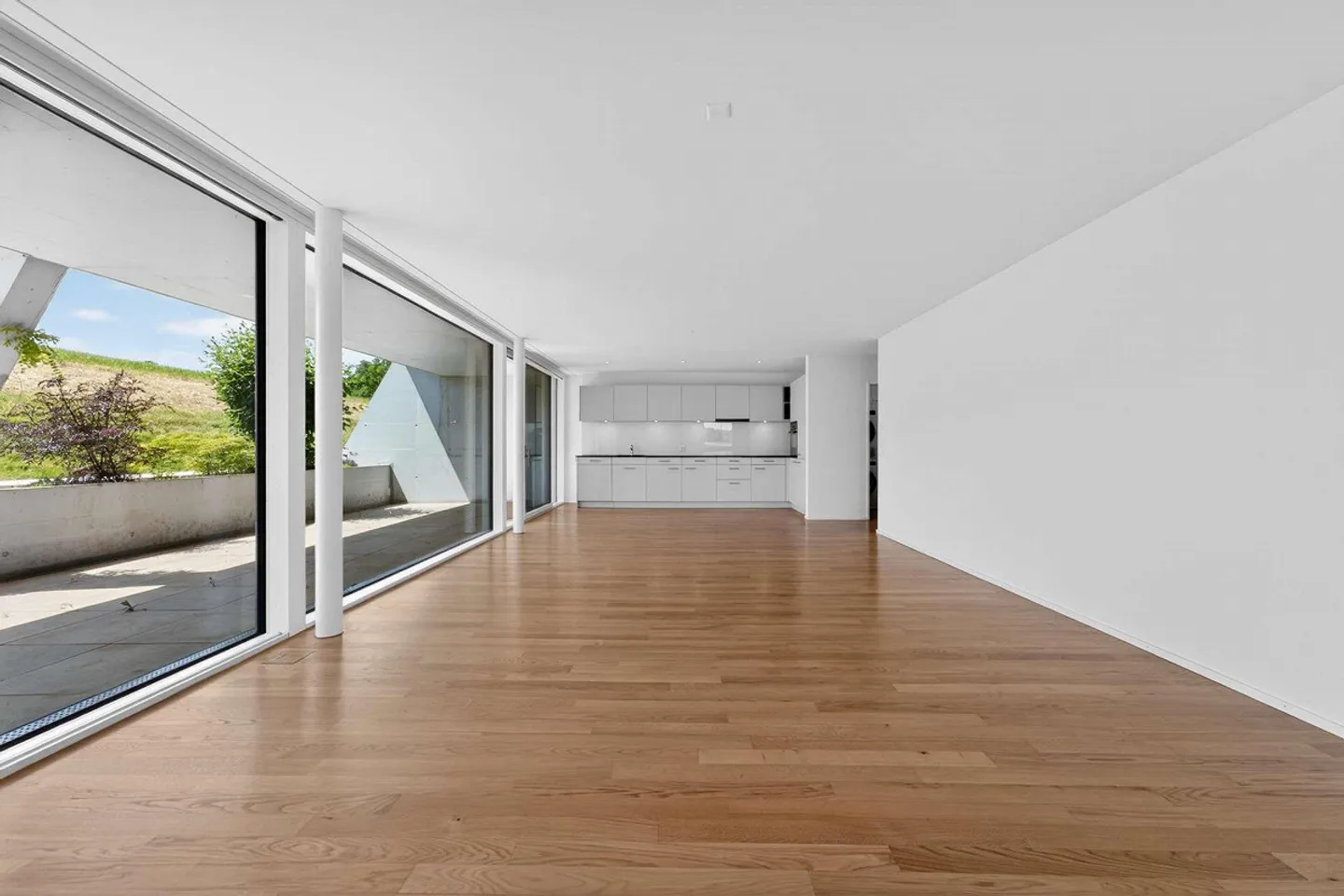 Modern and bright 5.5-room apartment with a large terrace of 35.5m2... - Photo 4 of 33