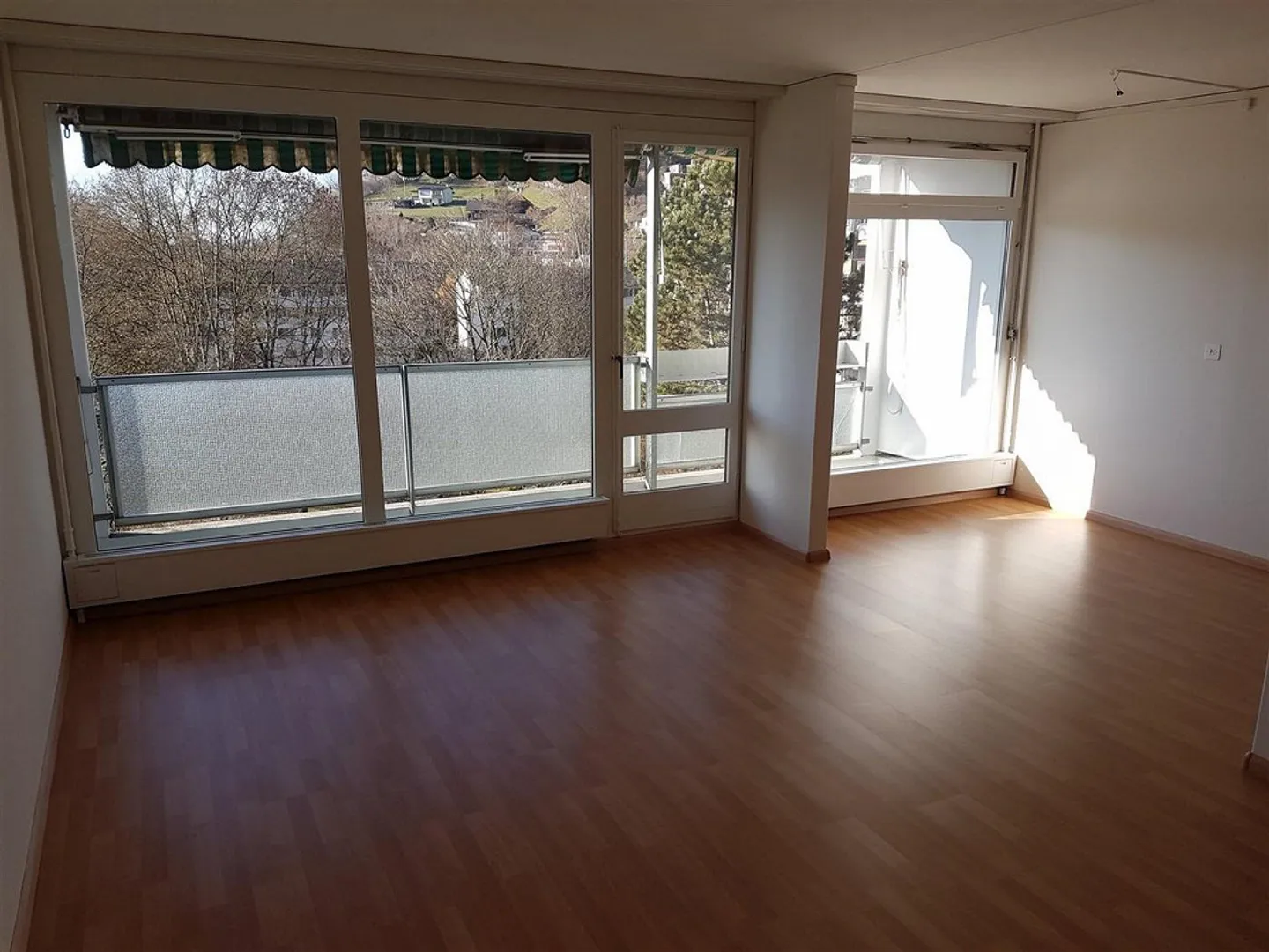 Appartement moderne avec balcon - Photo 2 sur 5
