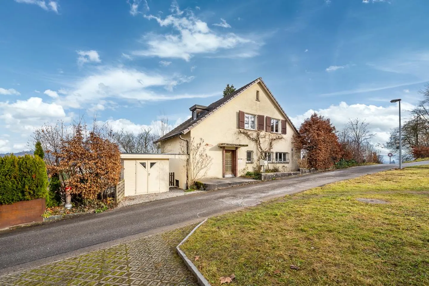 Seon: Casa unifamiliare di 6,5 stanze con riserva di terreno - Foto 2 di 10