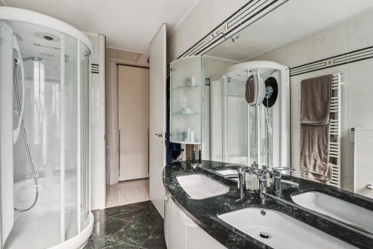 PALMS, PEACE AND QUALITY OF LIFE - Photo 5 of 8