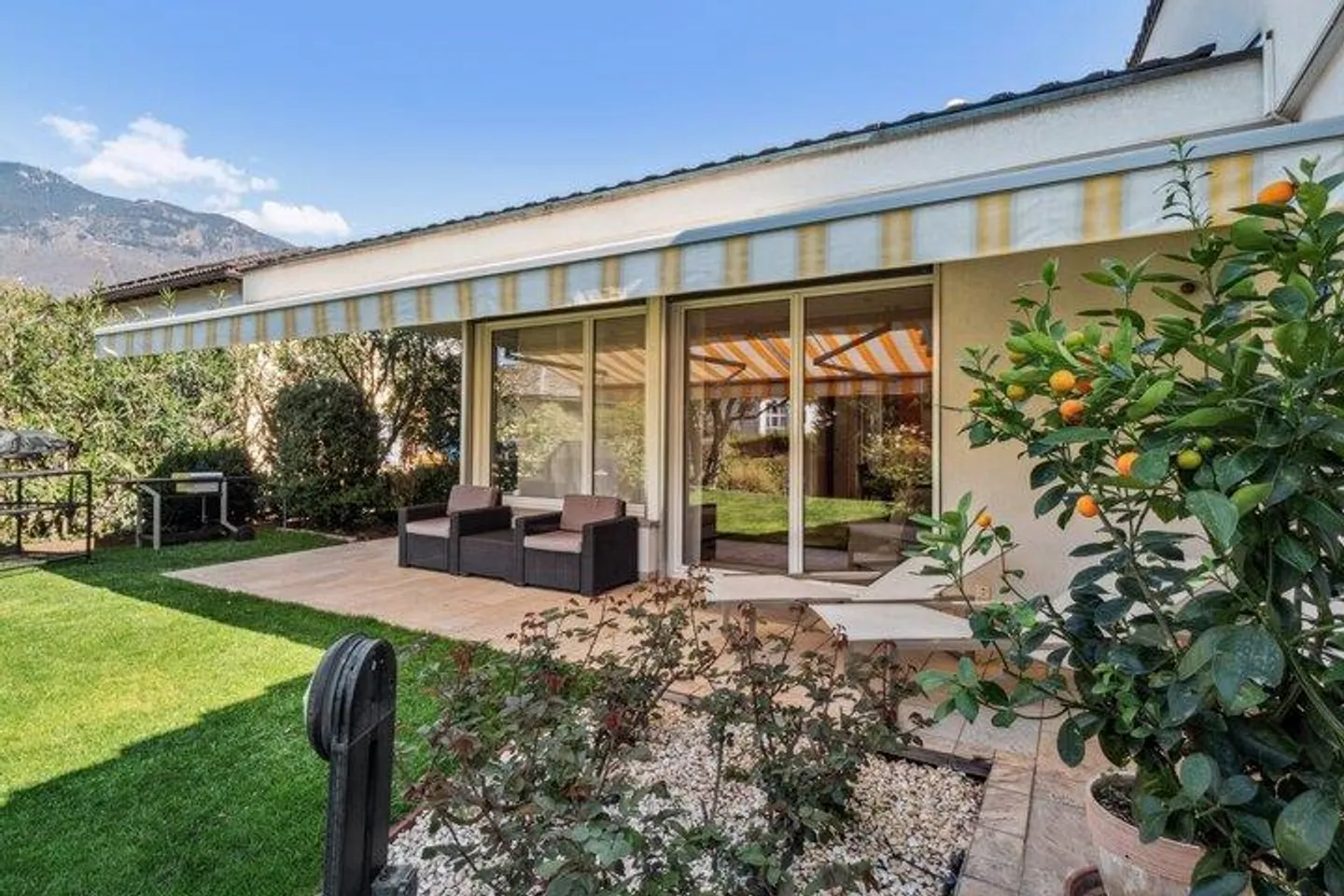 PALMS, PEACE AND QUALITY OF LIFE - Photo 6 of 8