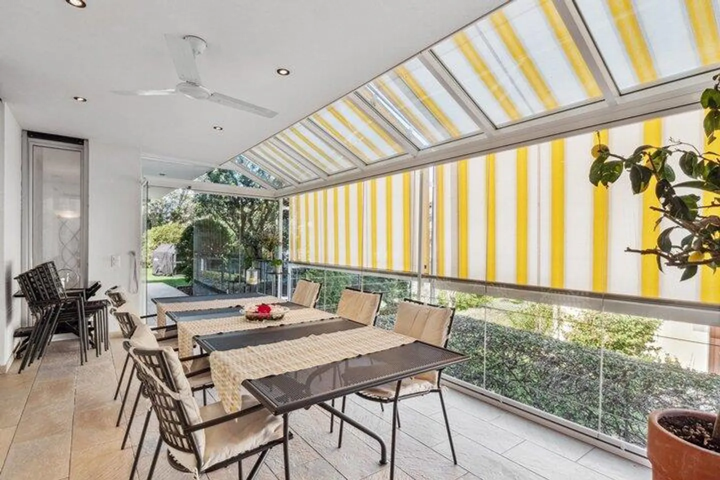 PALMS, PEACE AND QUALITY OF LIFE - Photo 7 of 8