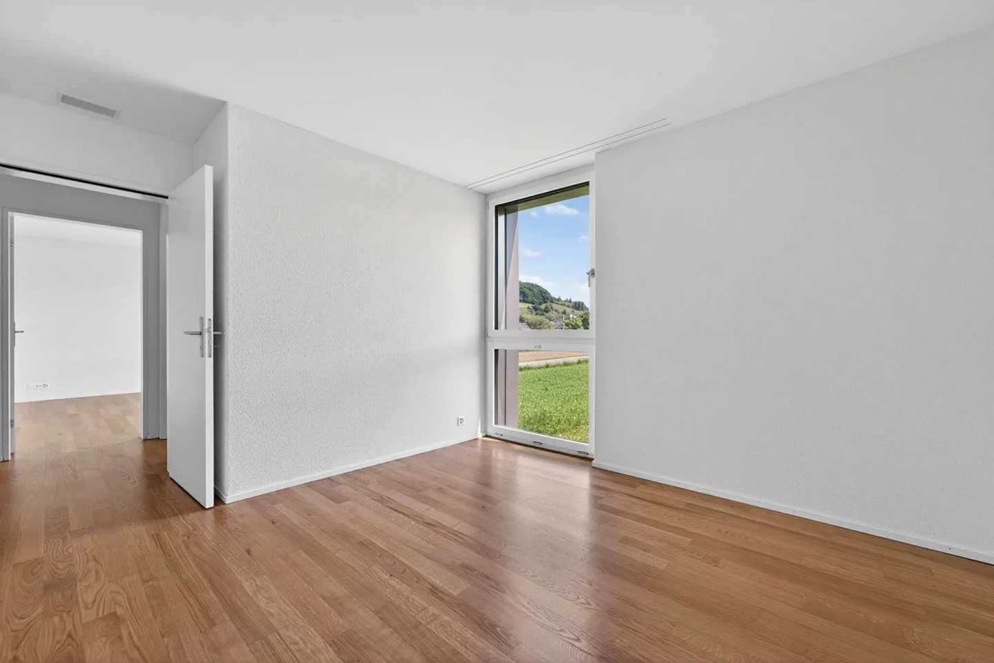 Modern and bright 5.5-room apartment with a large terrace of 35.5m2... - Photo 7 of 33