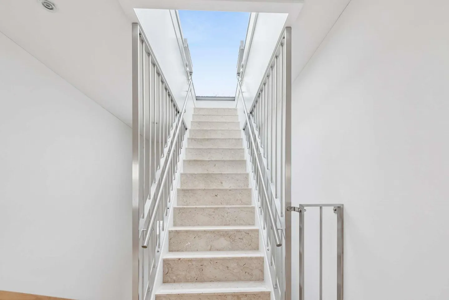 Appartement penthouse exclusif avec terrasse privée et vue sur le lac à Zurich Seefeld - Photo 9 sur 15