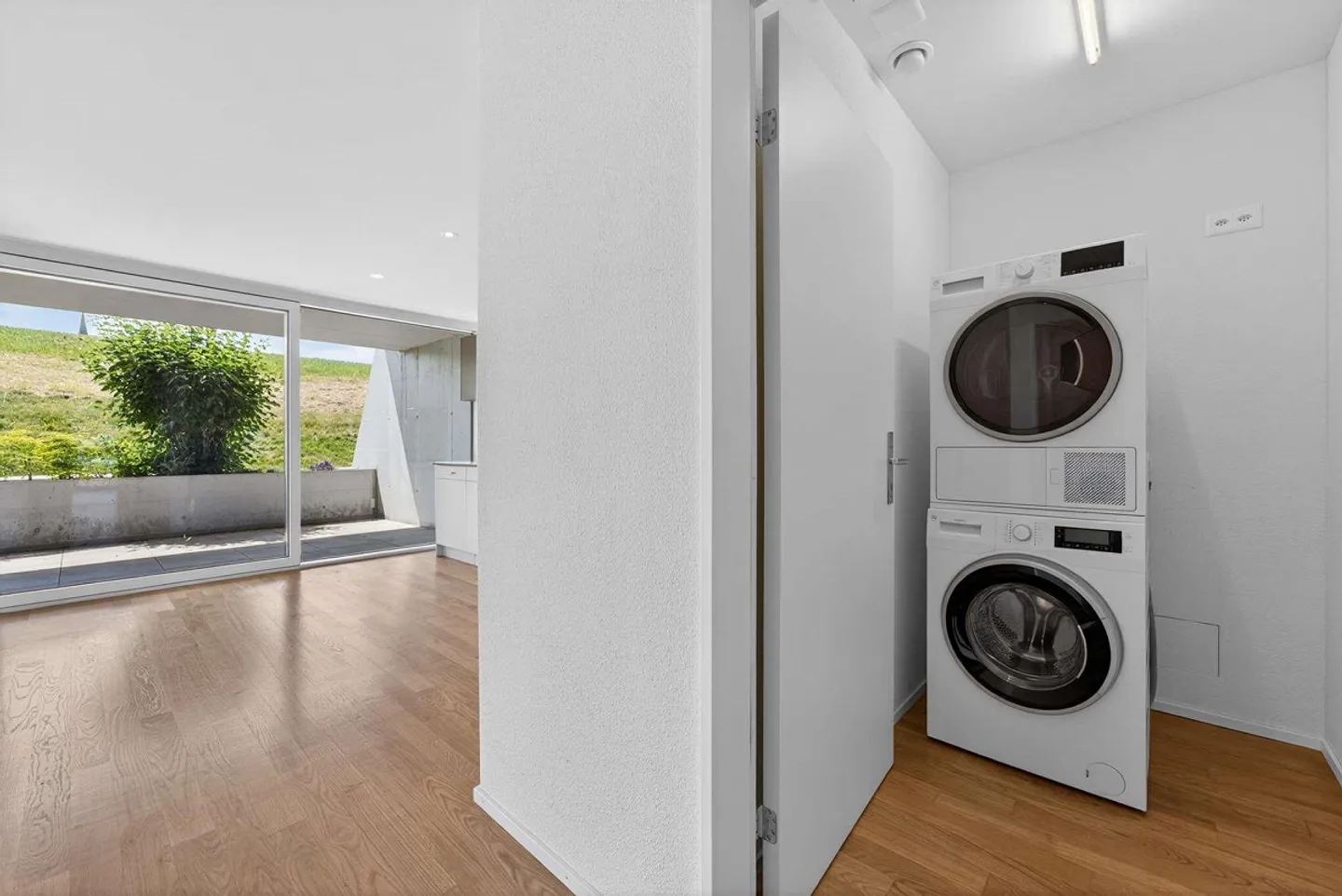 Modern and bright 5.5-room apartment with a large terrace of 35.5m2... - Photo 9 of 33