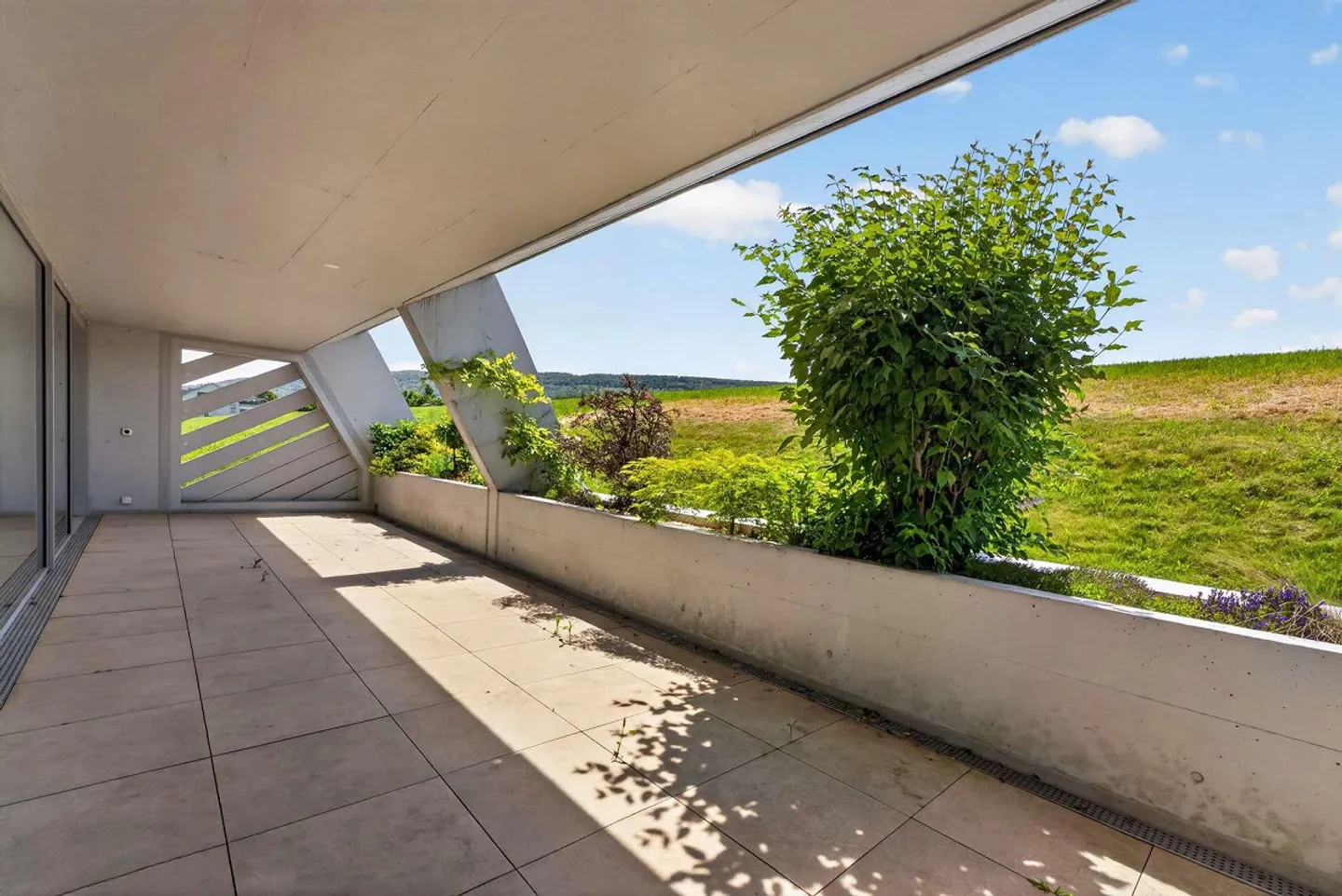 Modern and bright 5.5-room apartment with a large terrace of 35.5m2... - Photo 13 of 33