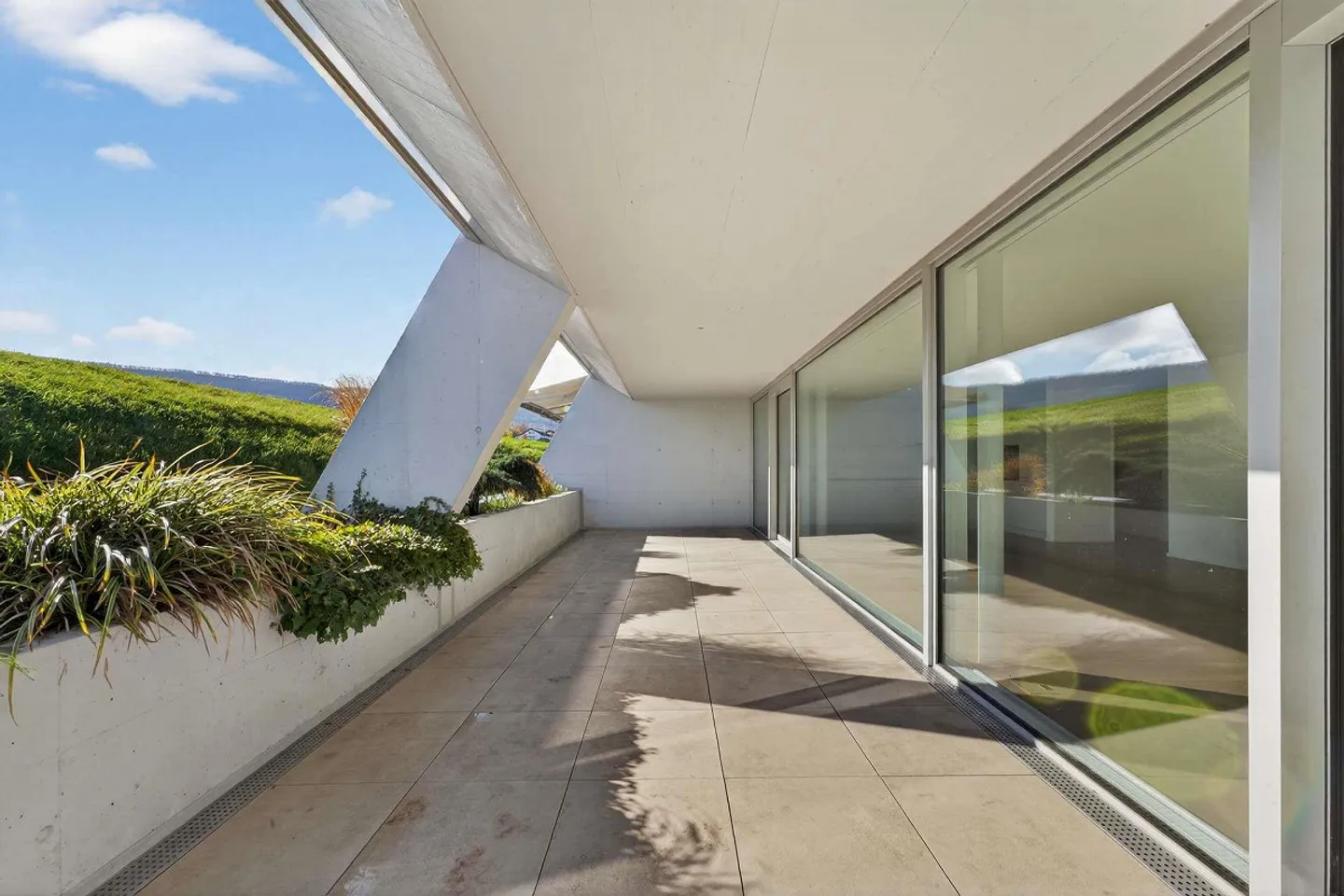Modern and bright 5.5-room apartment with a large terrace of 35.5m2... - Photo 14 of 33