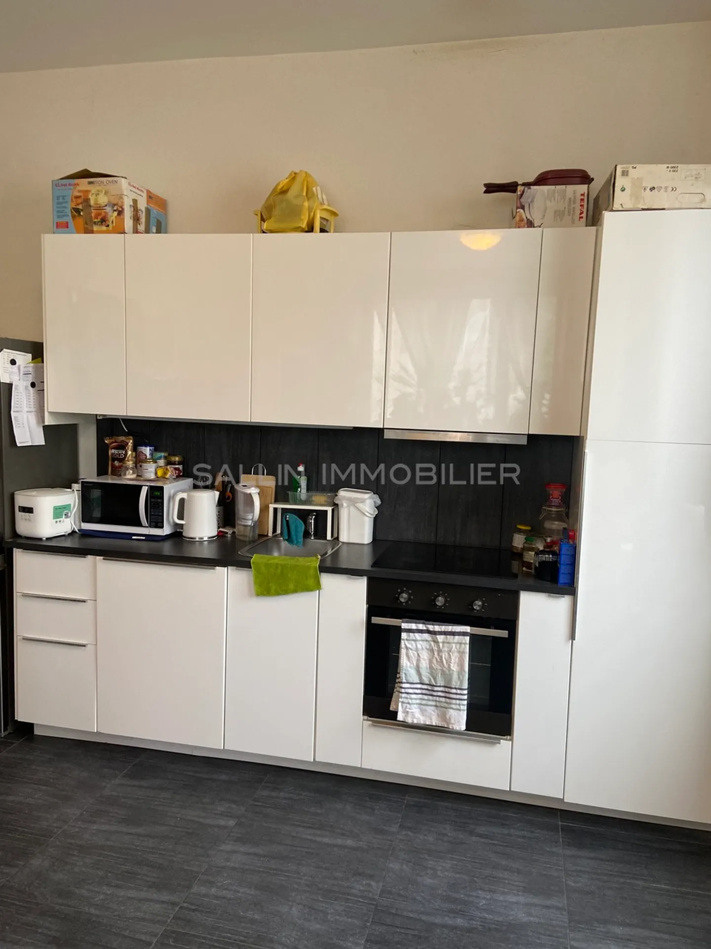 APPARTEMENT DE 2½ PIECES
IDEALEMENT SITUE - Photo 2 of 5