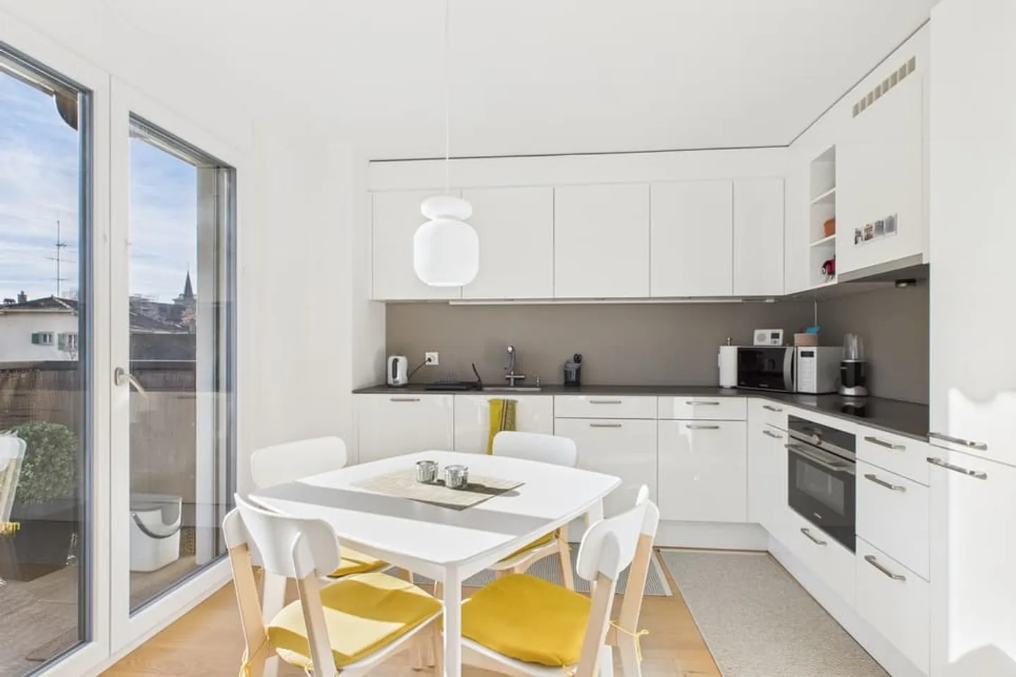 Beautiful recent and bright apartment - Photo 2 of 9