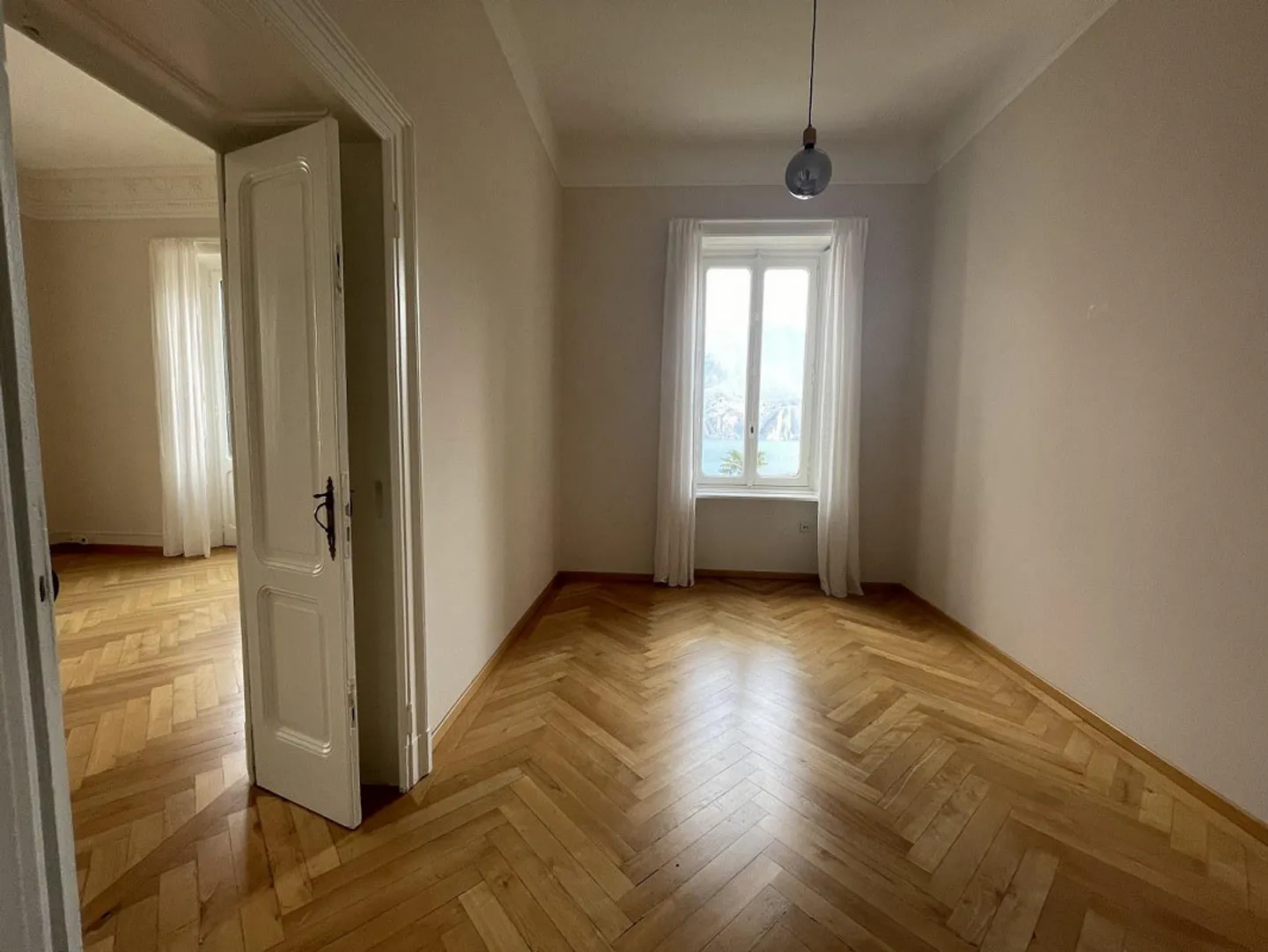 3.5-ROOM APARTMENT IN A PERIOD VILLA - Photo 5 of 9