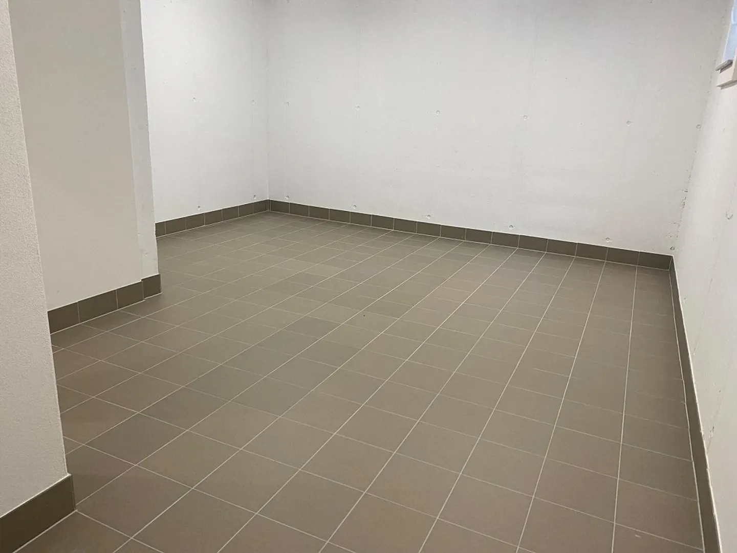 25 m² Lager zur Miete in Mendrisio - ZENTRALE GEGEND - Foto 1 von 3