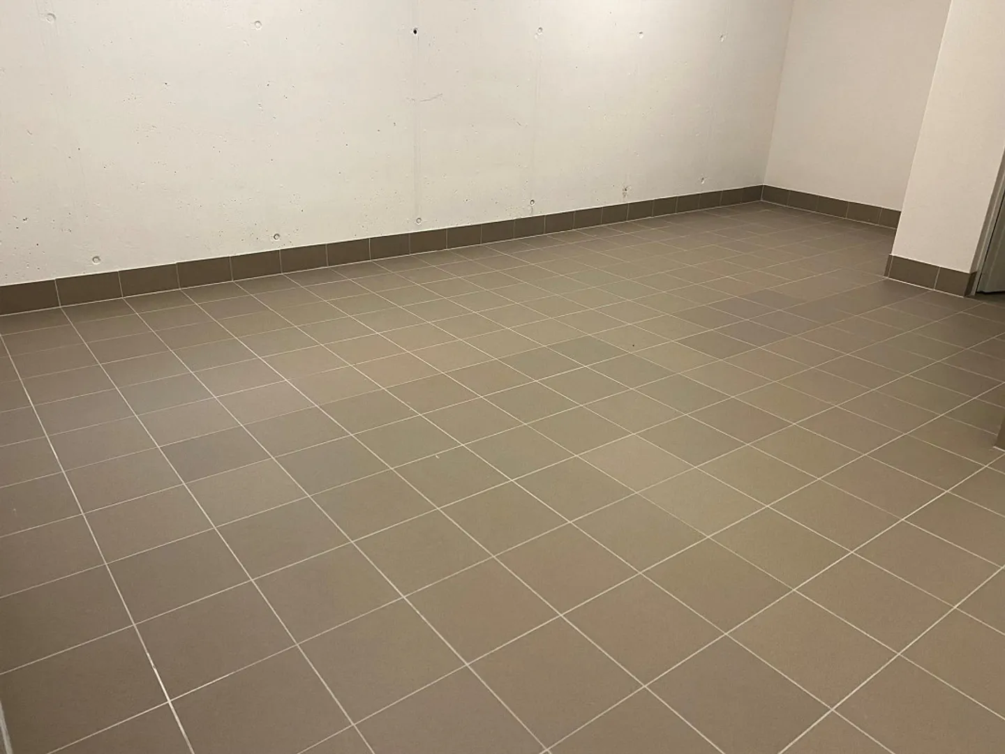 25 m² Lager zur Miete in Mendrisio - ZENTRALE GEGEND - Foto 2 von 3