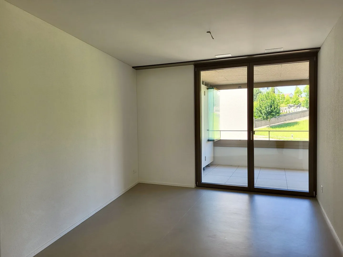 Beautiful nearly new 2.5 room apartment for rent - Photo 3 of 6