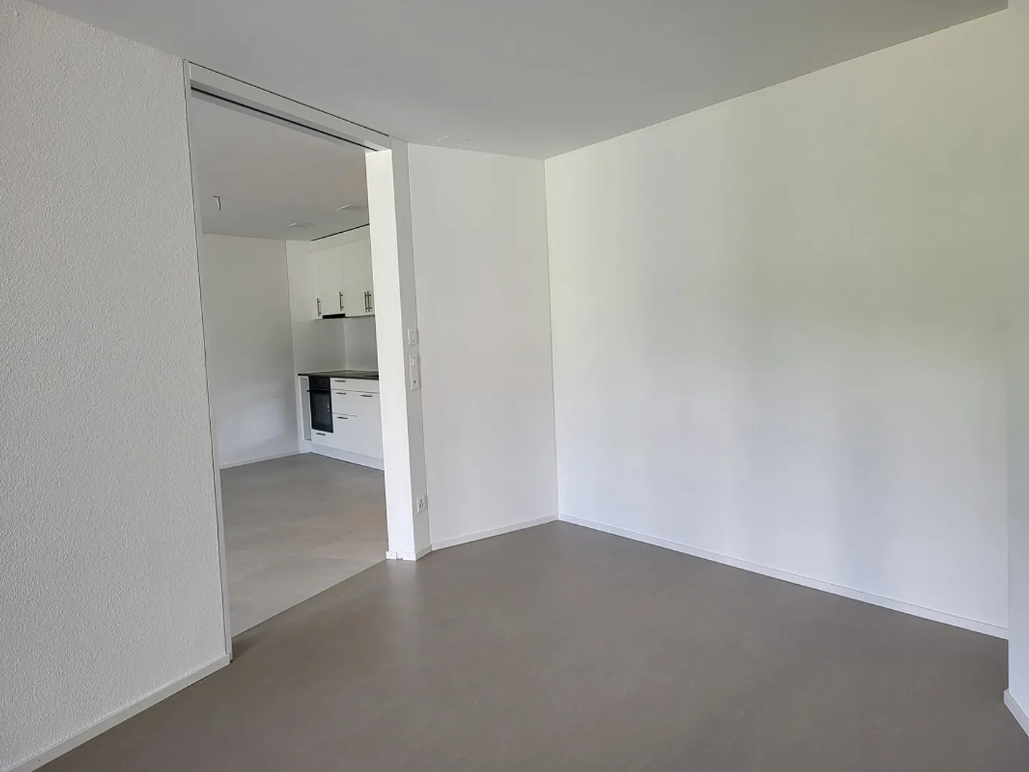 Beautiful nearly new 2.5 room apartment for rent - Photo 4 of 6