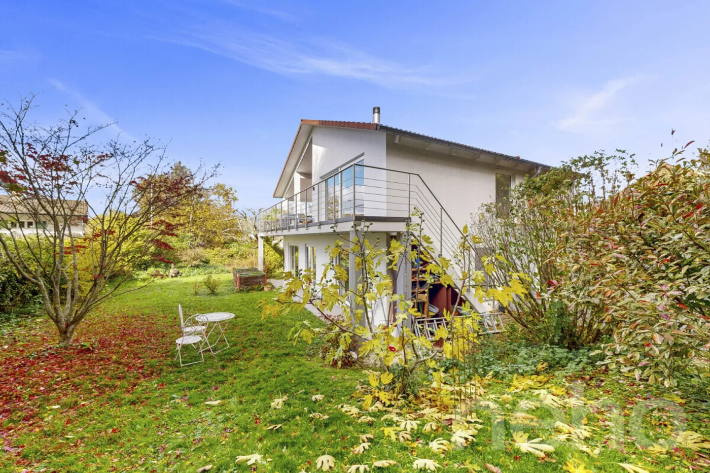 Magnificent individual villa just steps from the lake - Photo 3 of 13