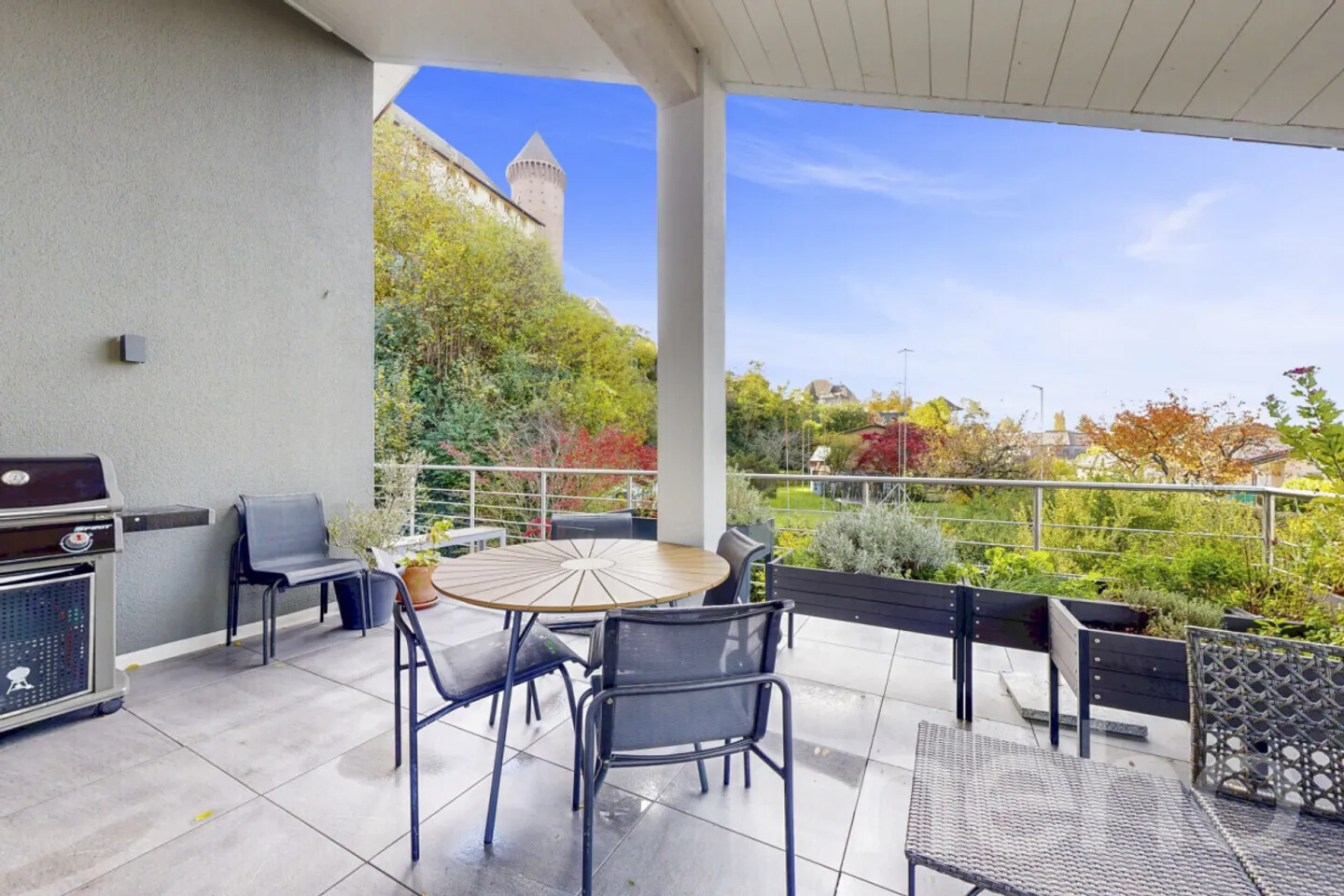 Magnificent individual villa just steps from the lake - Photo 2 of 13