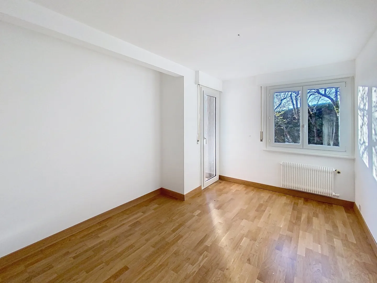 Spacious 5.5-room apartment with lake view - Photo 6 of 10