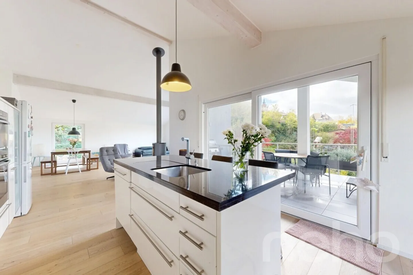 Magnificent individual villa just steps from the lake - Photo 5 of 13