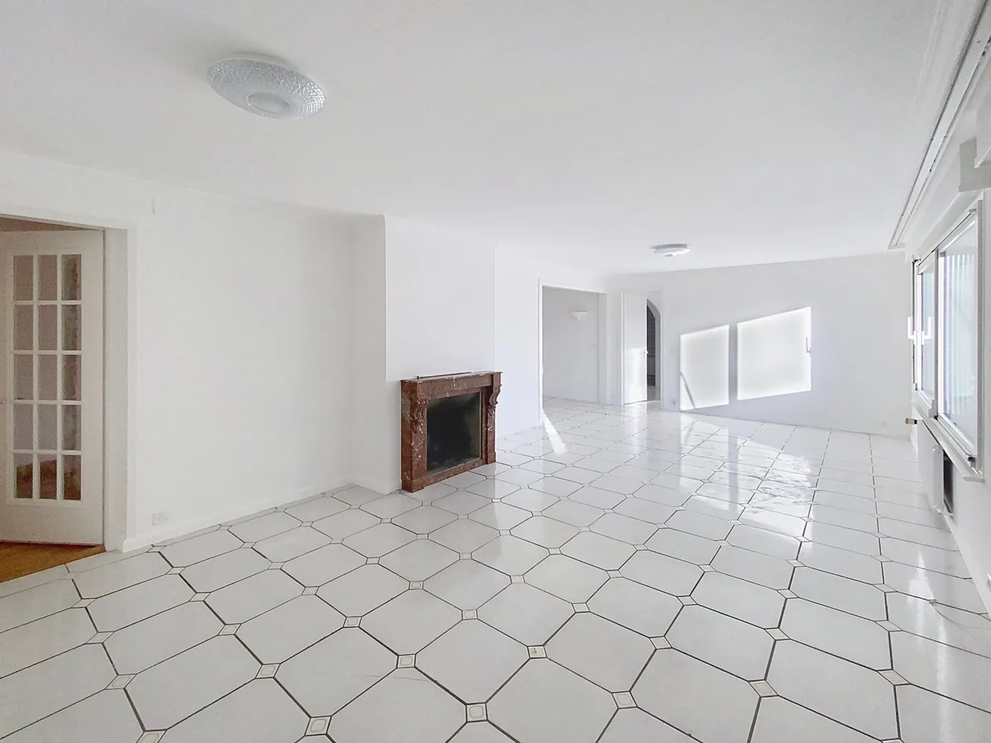 Spacious 5.5-room apartment with lake view - Photo 3 of 10