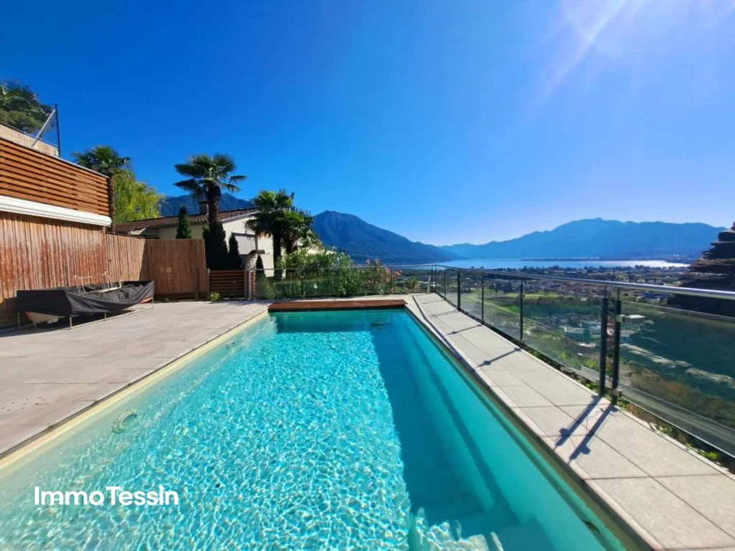 EVIDENZA: Appartamento spettacolare con piscina privata, enorme terrazza e vista mozzafiato sul Lago Maggiore - Foto 1 di 13