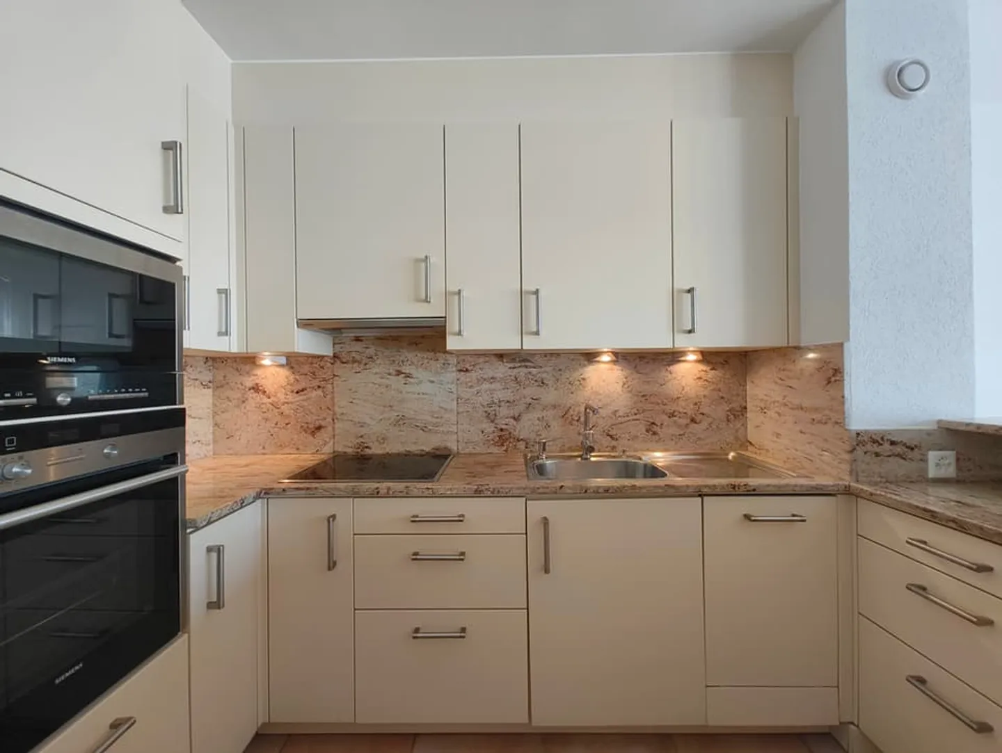 Charmante Wohnung im Dachgeschoss mit 2 Terrassen - Foto 6 von 12