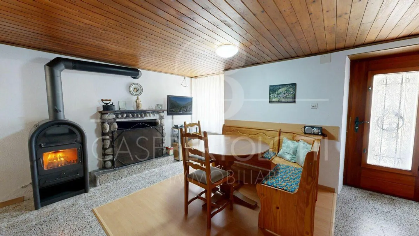 Charming House in Valle Morobbia - Photo 4 of 9