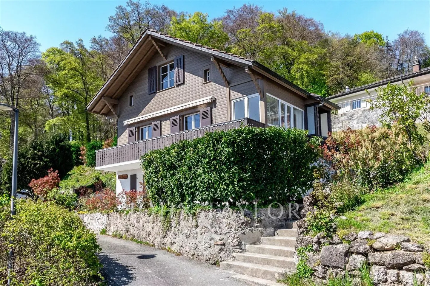 ASSOLUTO RELAX: Bellissimo chalet ristrutturato a pochi minuti da Vevey. - Foto 3 di 13