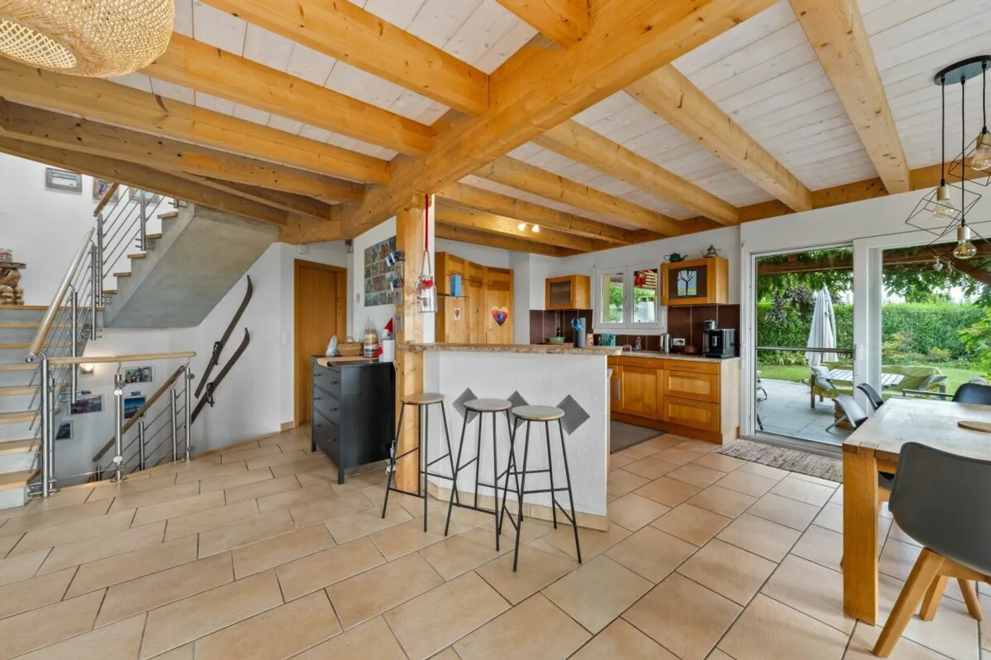 7 Minuten von Grandson entfernt, prächtige Architektenvilla mit 7,5 Zimmern - Foto 4 von 13