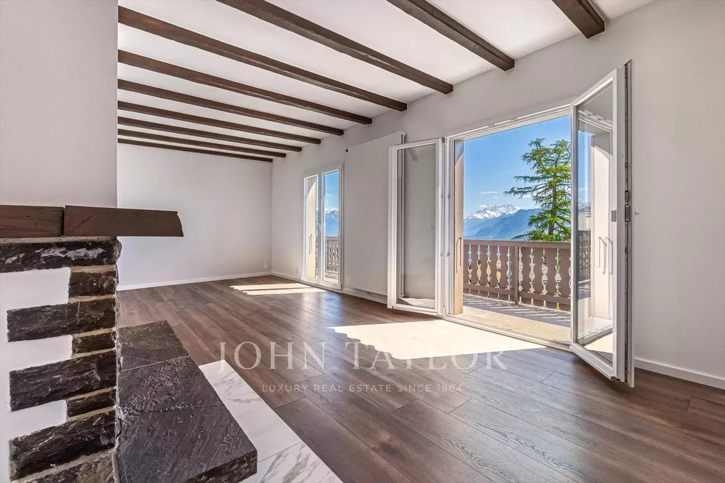 ASSOLUTO RELAX: Bellissimo chalet ristrutturato a pochi minuti da Vevey. - Foto 1 di 13