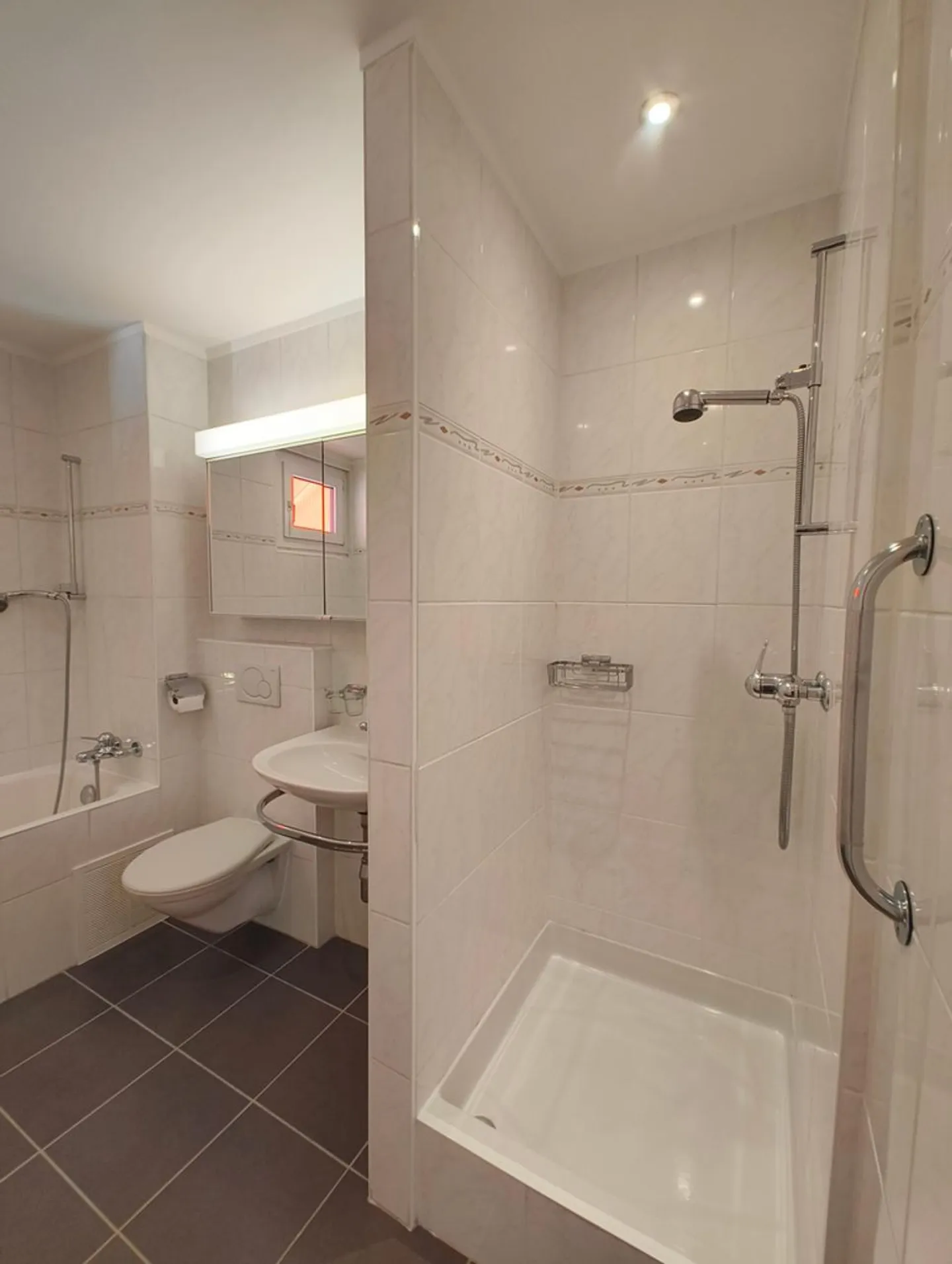 Charmante Wohnung im Dachgeschoss mit 2 Terrassen - Foto 11 von 12