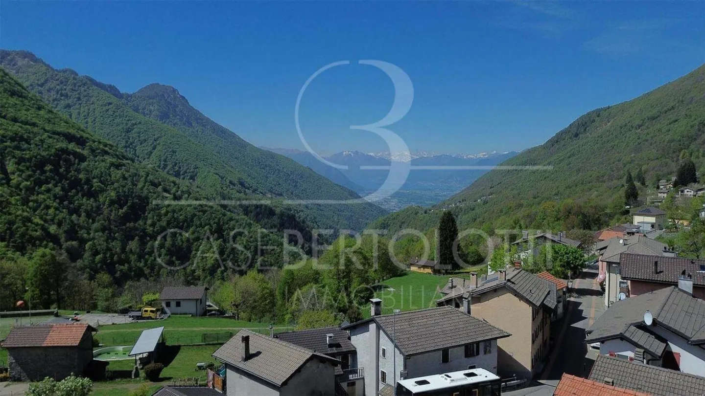 Charming House in Valle Morobbia - Photo 2 of 9