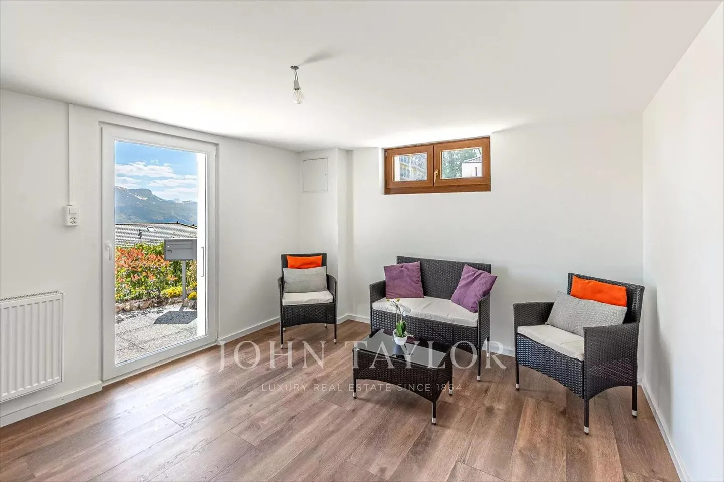 ASSOLUTO RELAX: Bellissimo chalet ristrutturato a pochi minuti da Vevey. - Foto 7 di 13