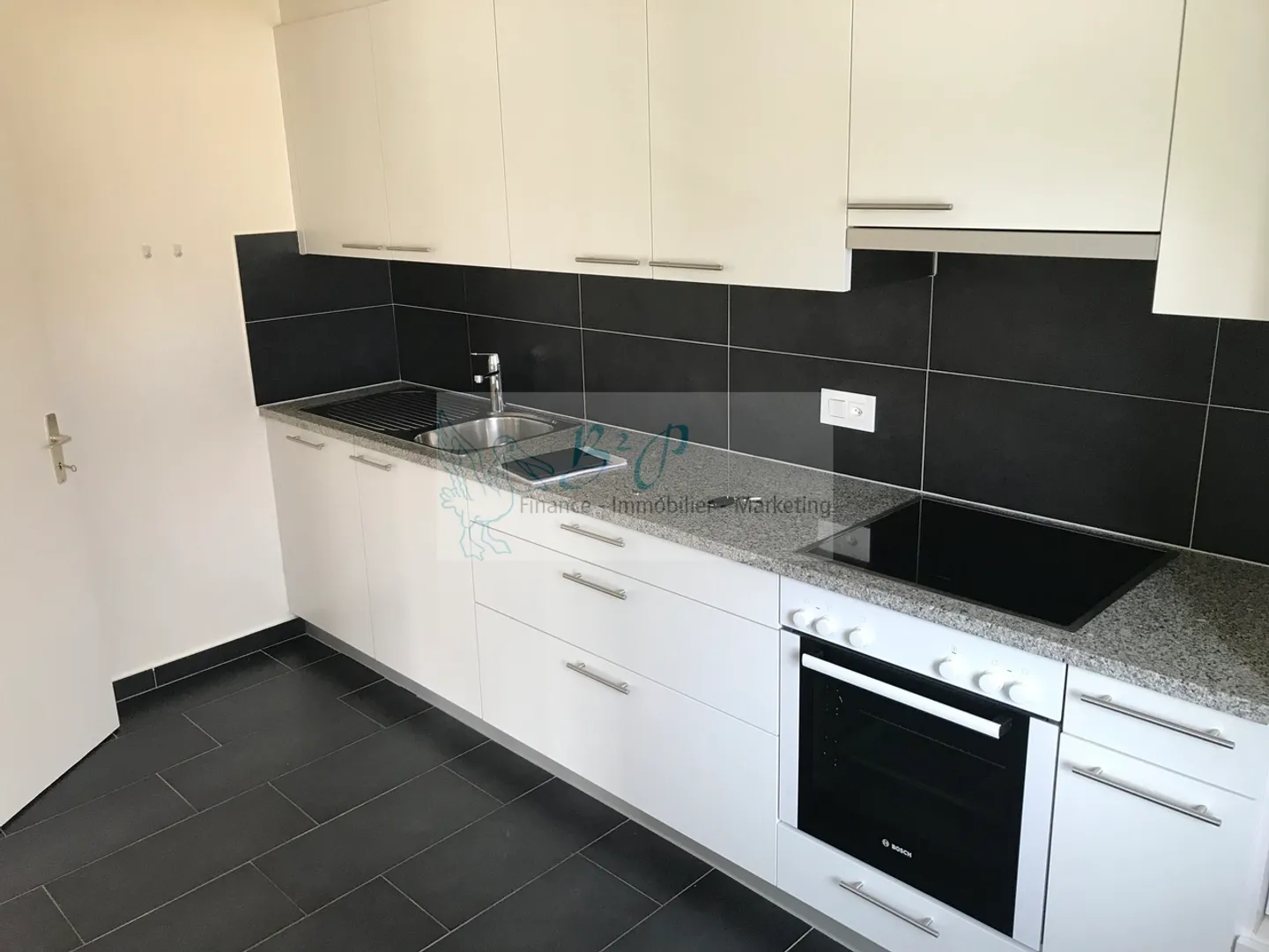 Bel appartement de 3,5 pièces au 1er étage avec balcon - Photo 1 sur 6