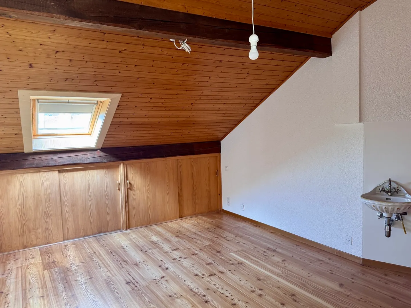 4.5 Room House - Photo 7 of 11