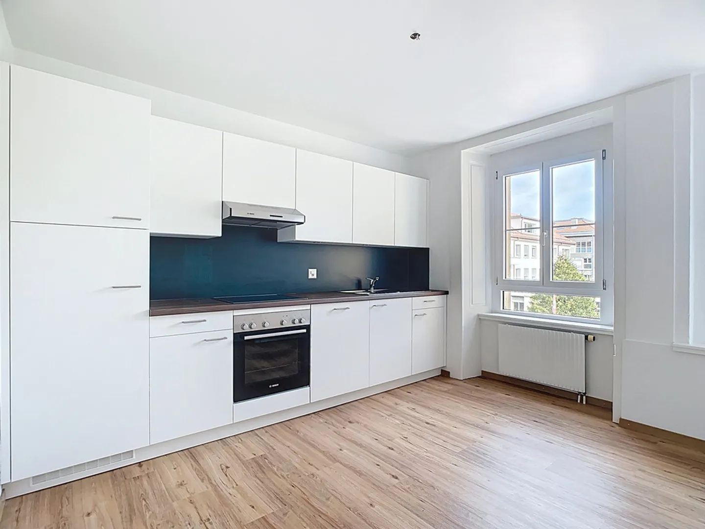 4-room apartment with balcony - Photo 2 of 12