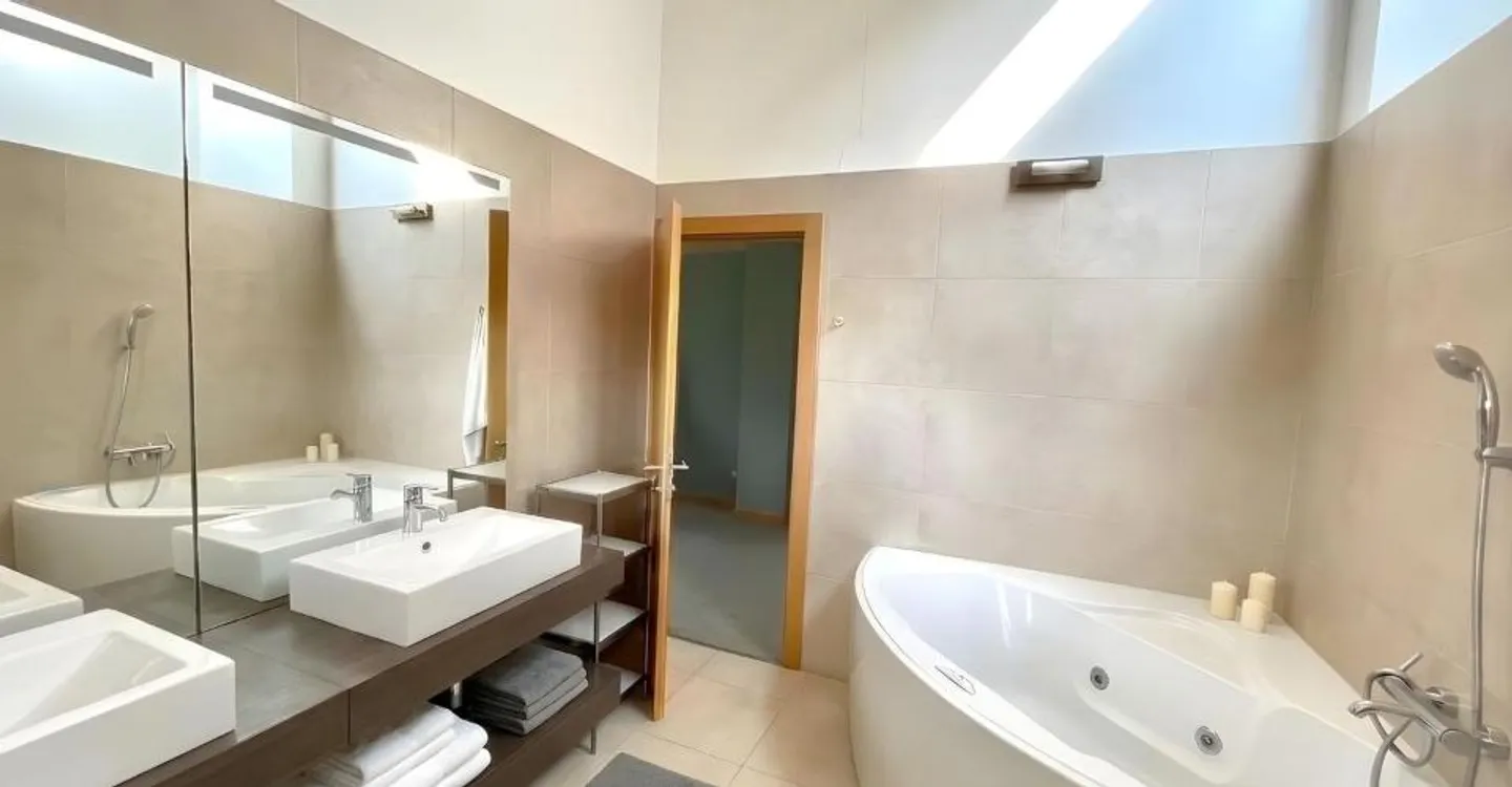 Coppet - Magnificent furnished villa with 11 rooms and pool - Photo 8 of 9