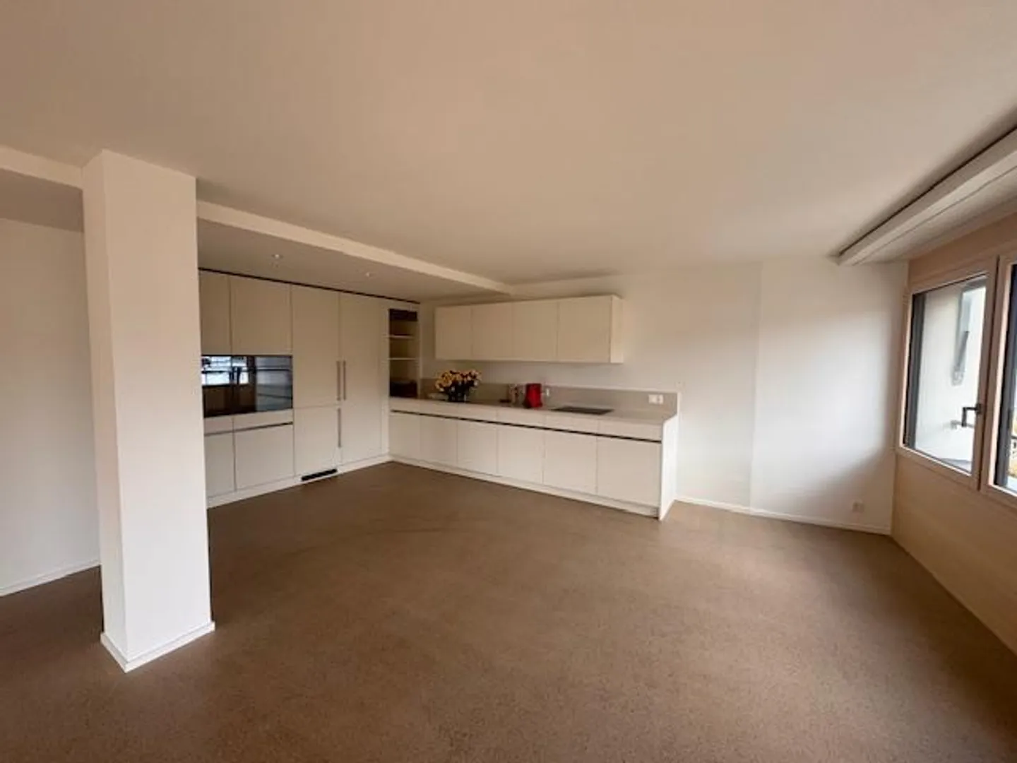 Experience the Enge anew: High-quality renovated 3.5-room apartment - Photo 2 of 7