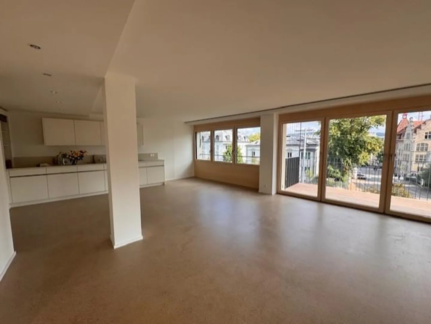 Experience the Enge anew: High-quality renovated 3.5-room apartment - Photo 3 of 7