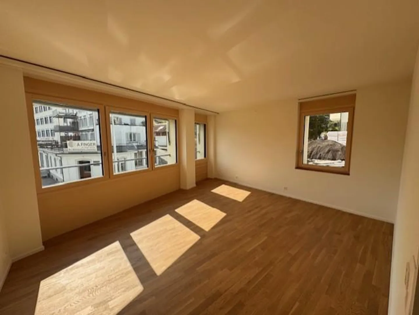 Experience the Enge anew: High-quality renovated 3.5-room apartment - Photo 5 of 7