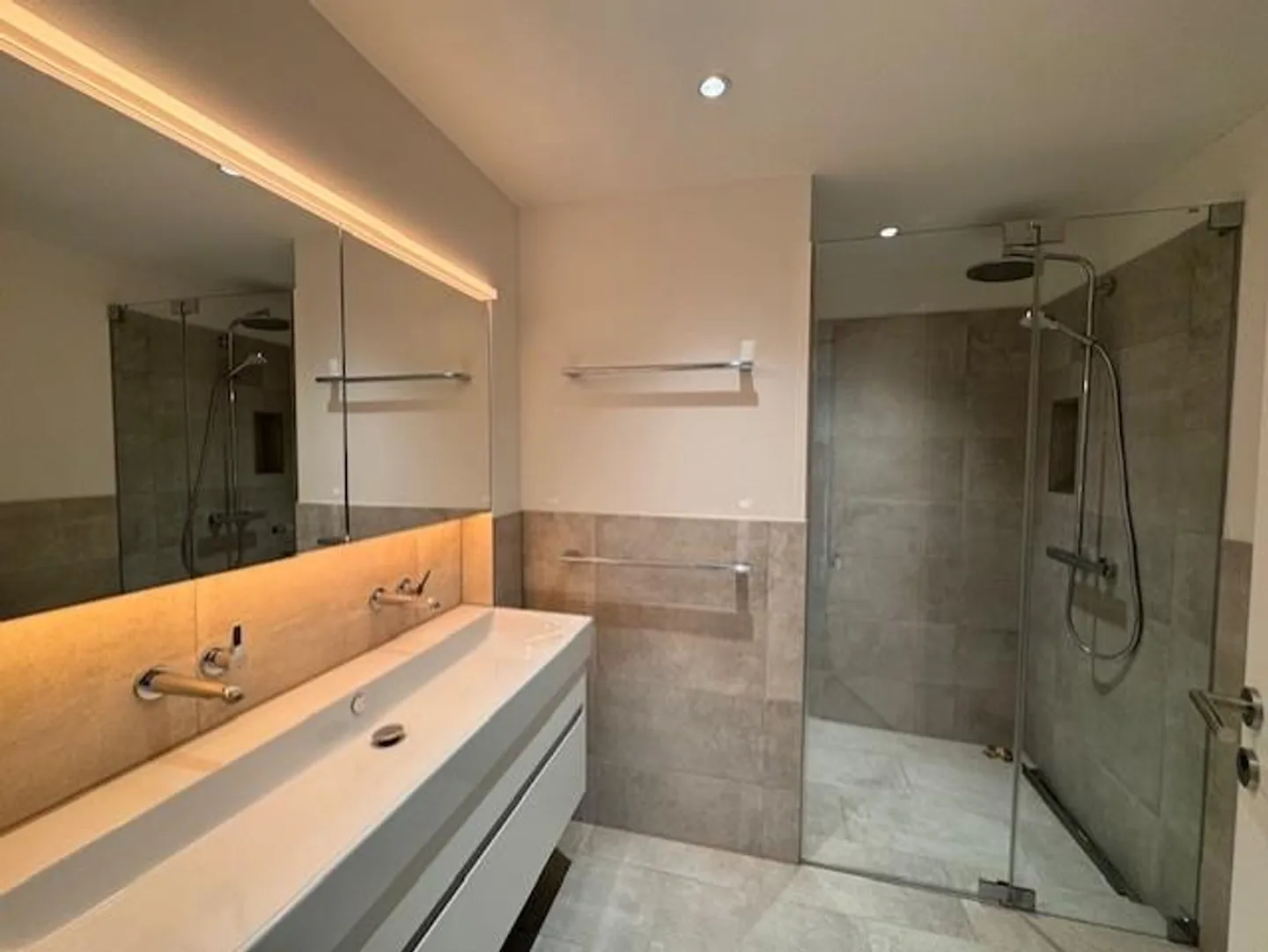 Experience the Enge anew: High-quality renovated 3.5-room apartment - Photo 6 of 7