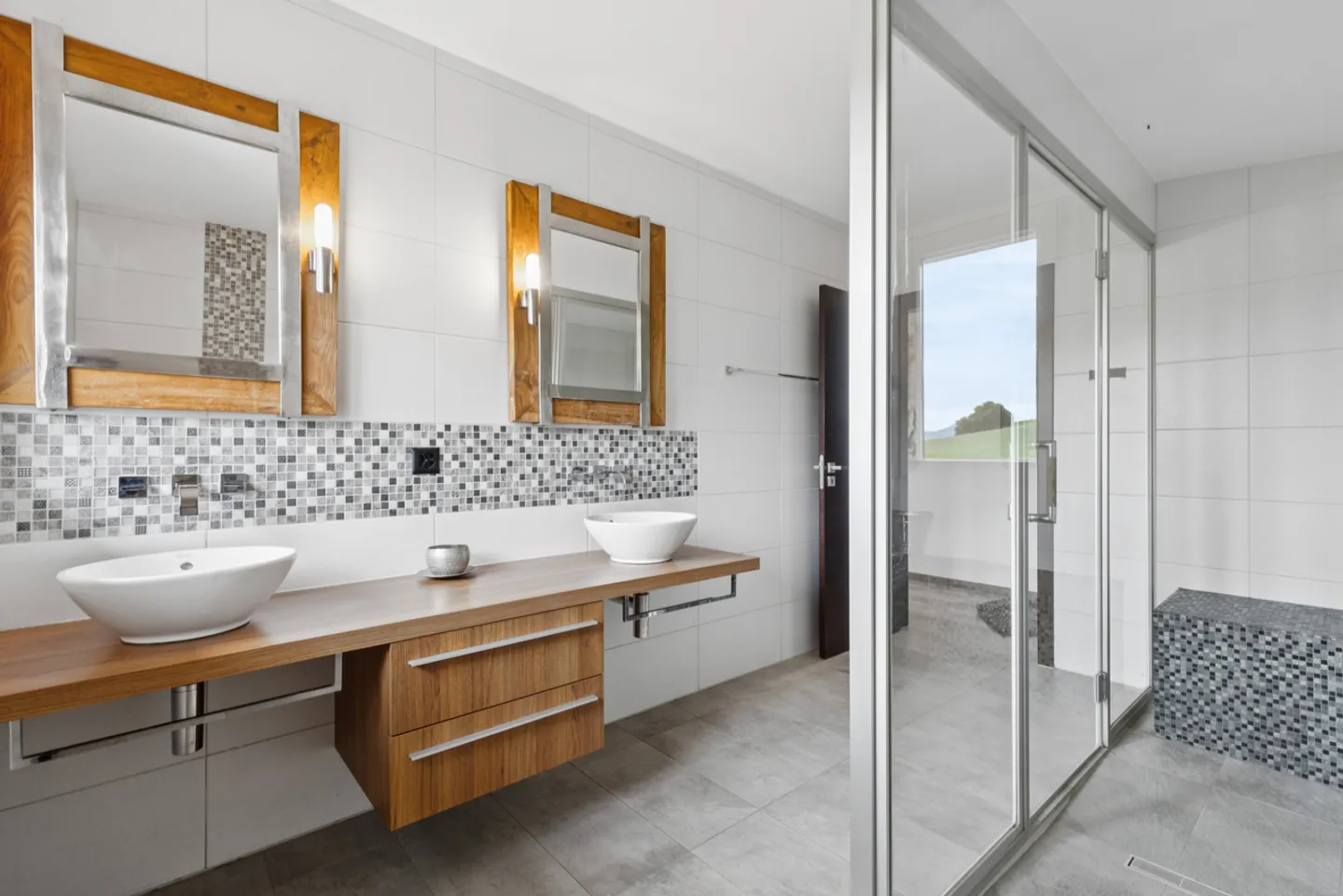 Family villa with separate apartment - Photo 8 of 11